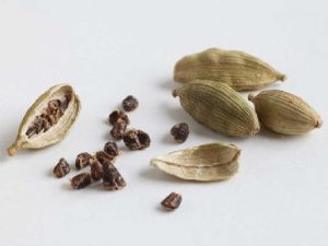 Use Cardamom Pods As a Substitute for Nigella Seeds